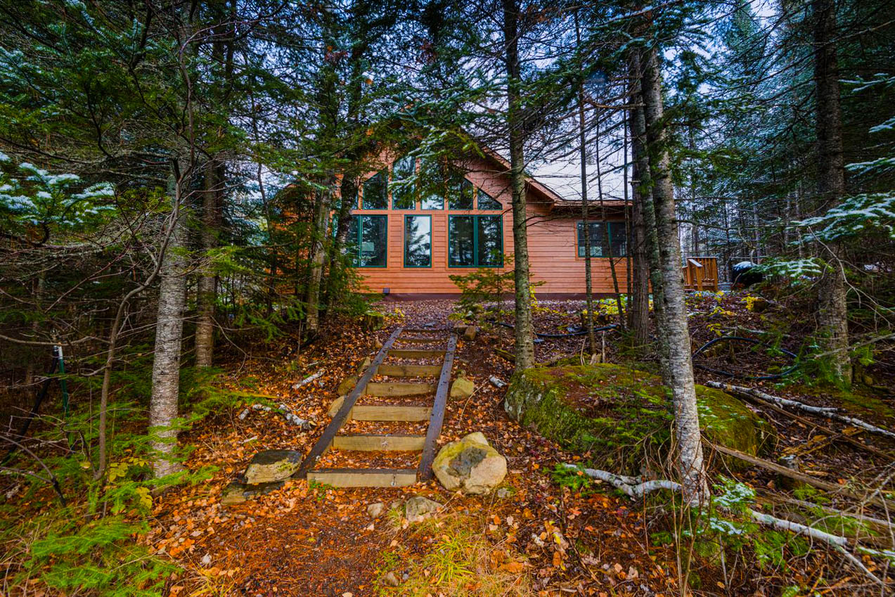 Cabin 6 Exterior at Bearskin Lodge