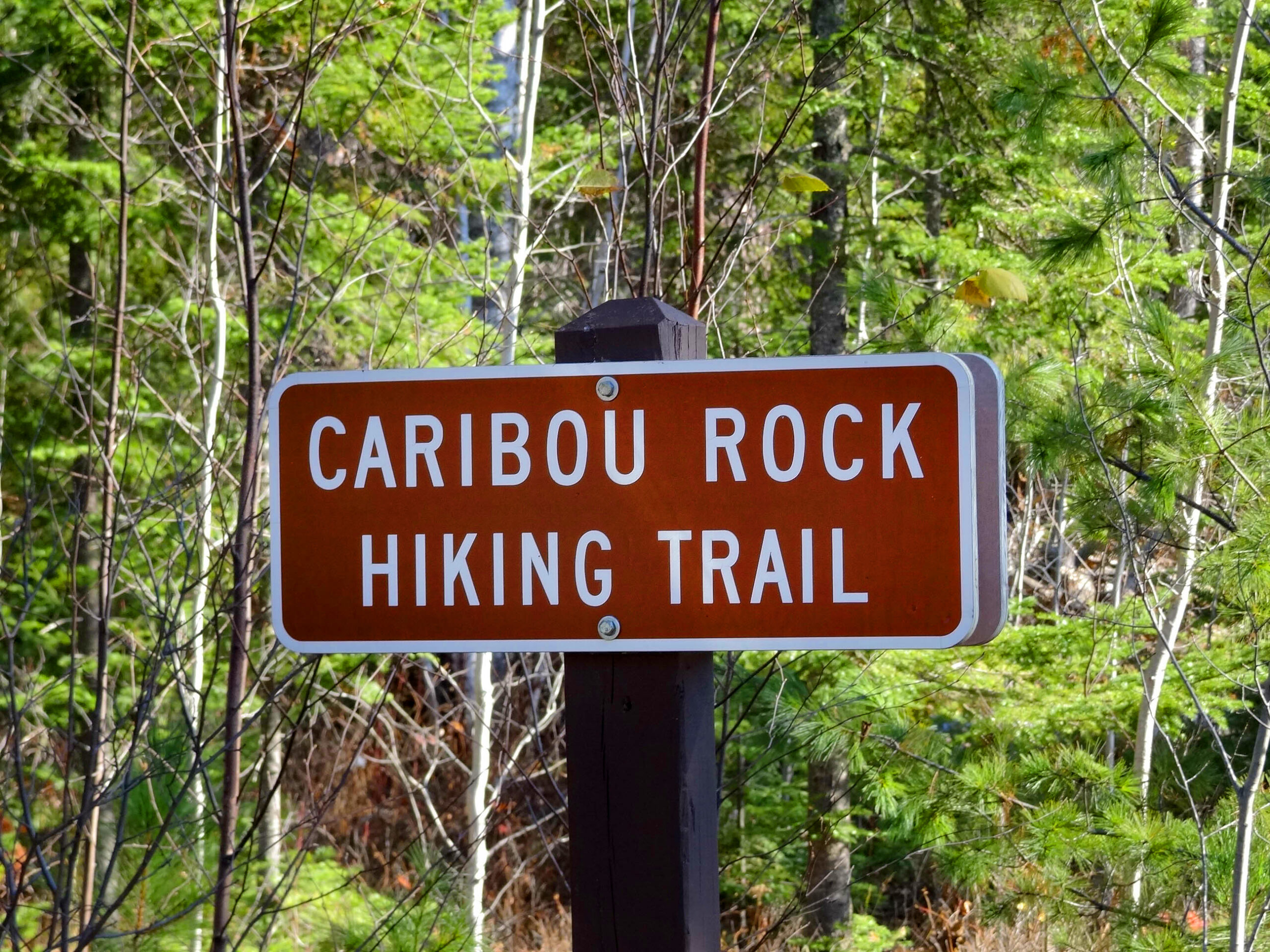 Brown sign for caribou rock hiking trail